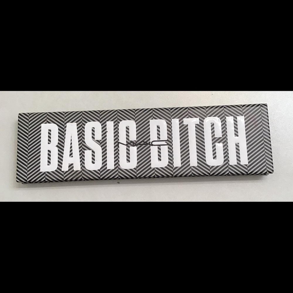MAC Cosmetics Basic B*itch Palette